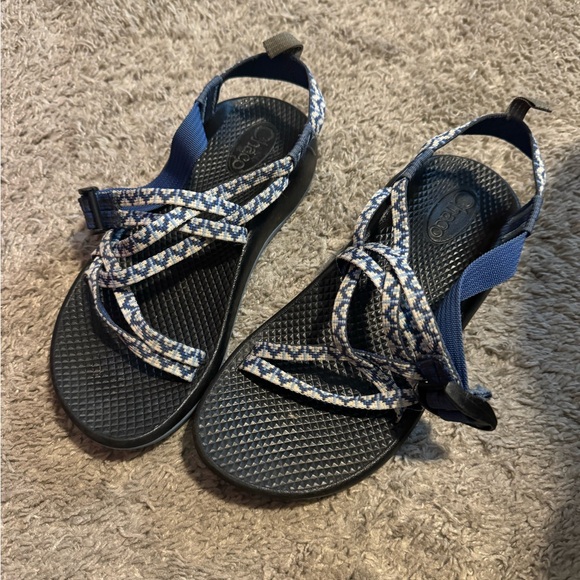 Big Kids Chacos Size 5 - Picture 2 of 3